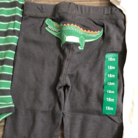 Carter’s 3 pack onesie/pants set - 18 months (NWT) - Picture 3 of 4